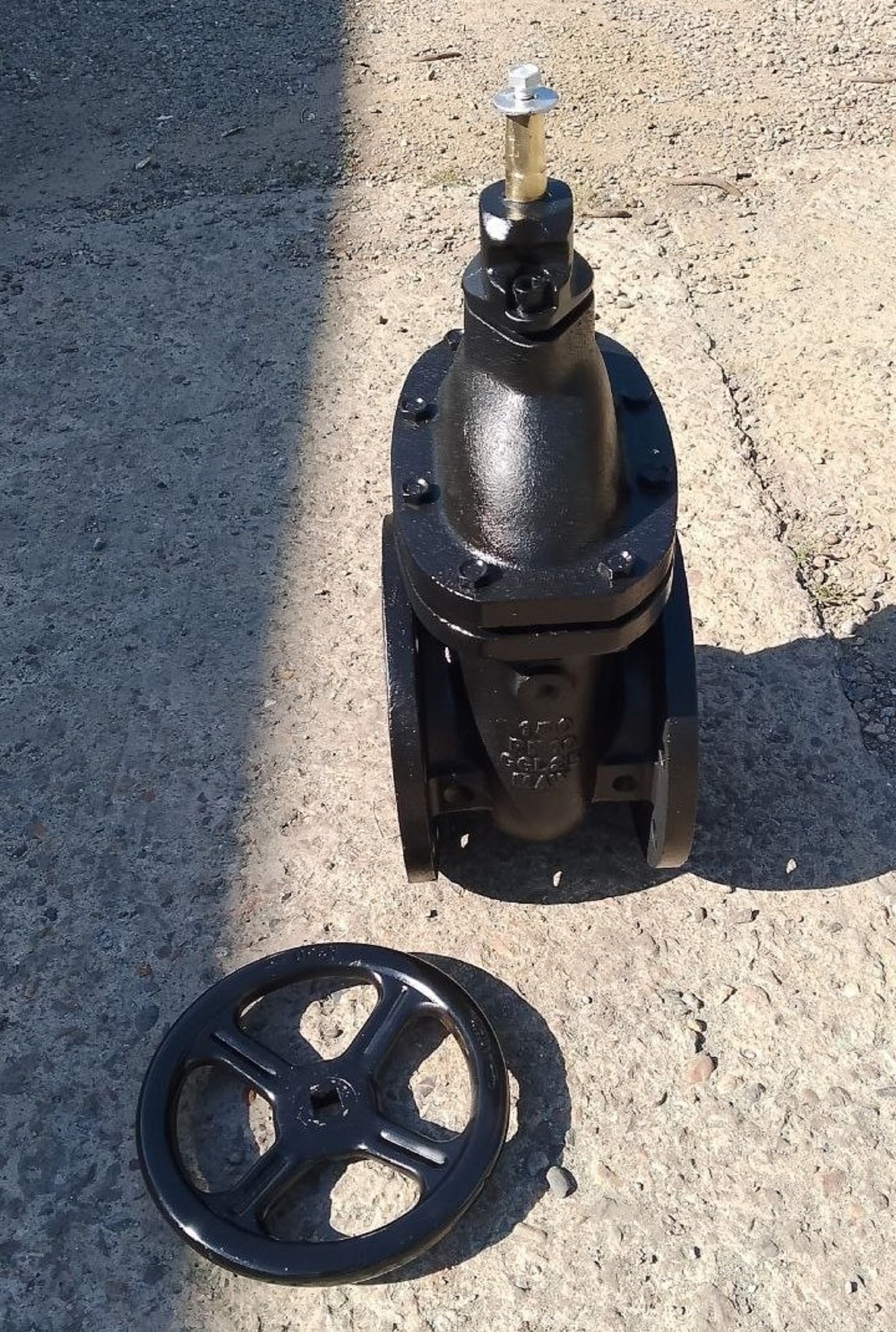 Ду150 Ру10 Задвижка 30ч47бр MAW аналог OVENTROP DN150 PN10 чугунная фланцевая  для нефтепродуктов с бронзовыми штоком (шпинделем) и уплотнениями.